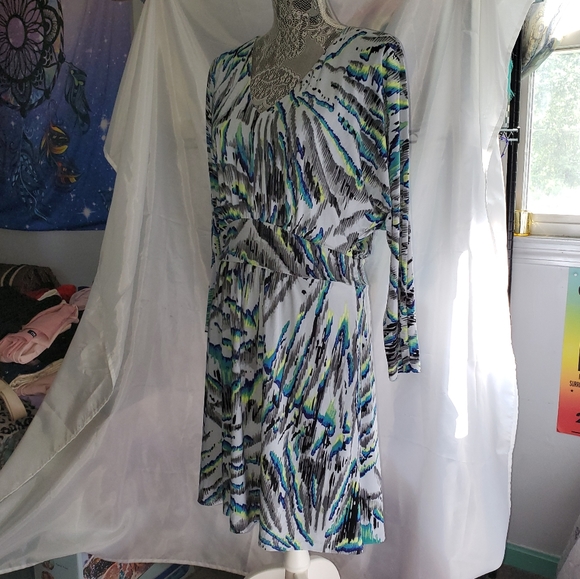 🎨 Guess Watercolor Dress - Picture 9 of 15